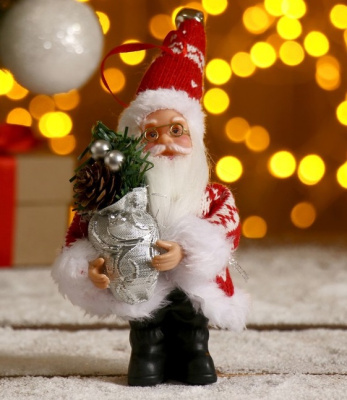 Фото Дед Мороз В красной шубке с серебристым мешком 14см 3555380 от производителя, с доставкой по Хабаровску